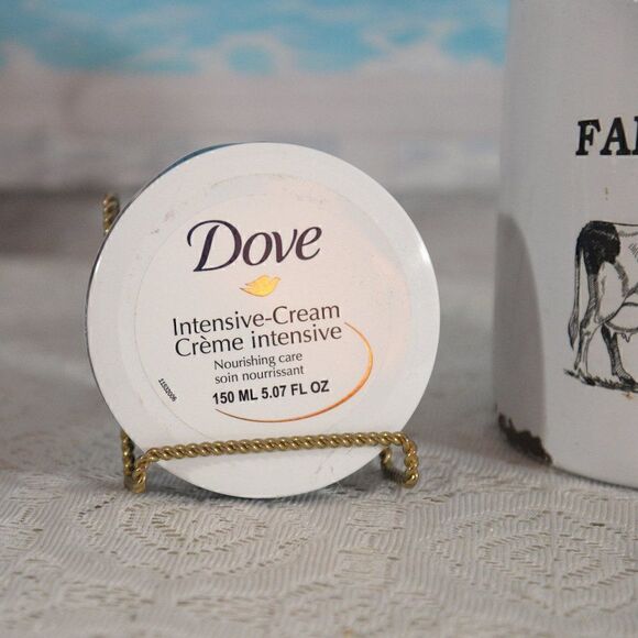 Enamelware Rustic Farm Fresh Milk Can and New Dove Intensive-Cream - Picture 2 of 4